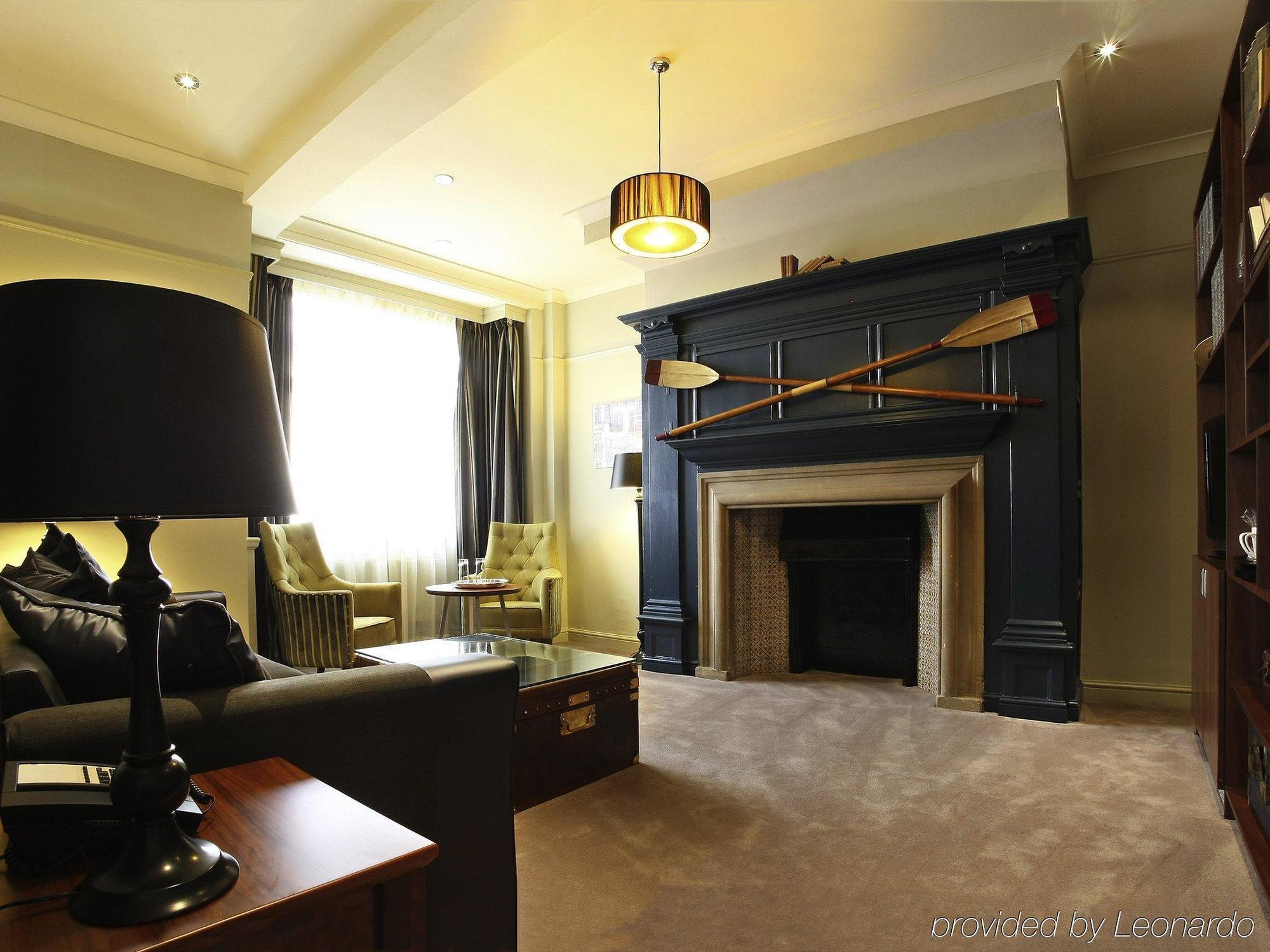 Mercure Eastgate Hotel 4*